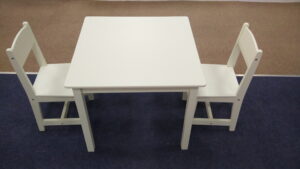 Kids table & 2 chairs S/3