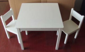 Kids table & chairs S/3