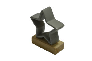 Ceramic star on wooden base 11.5x4.5x13cm